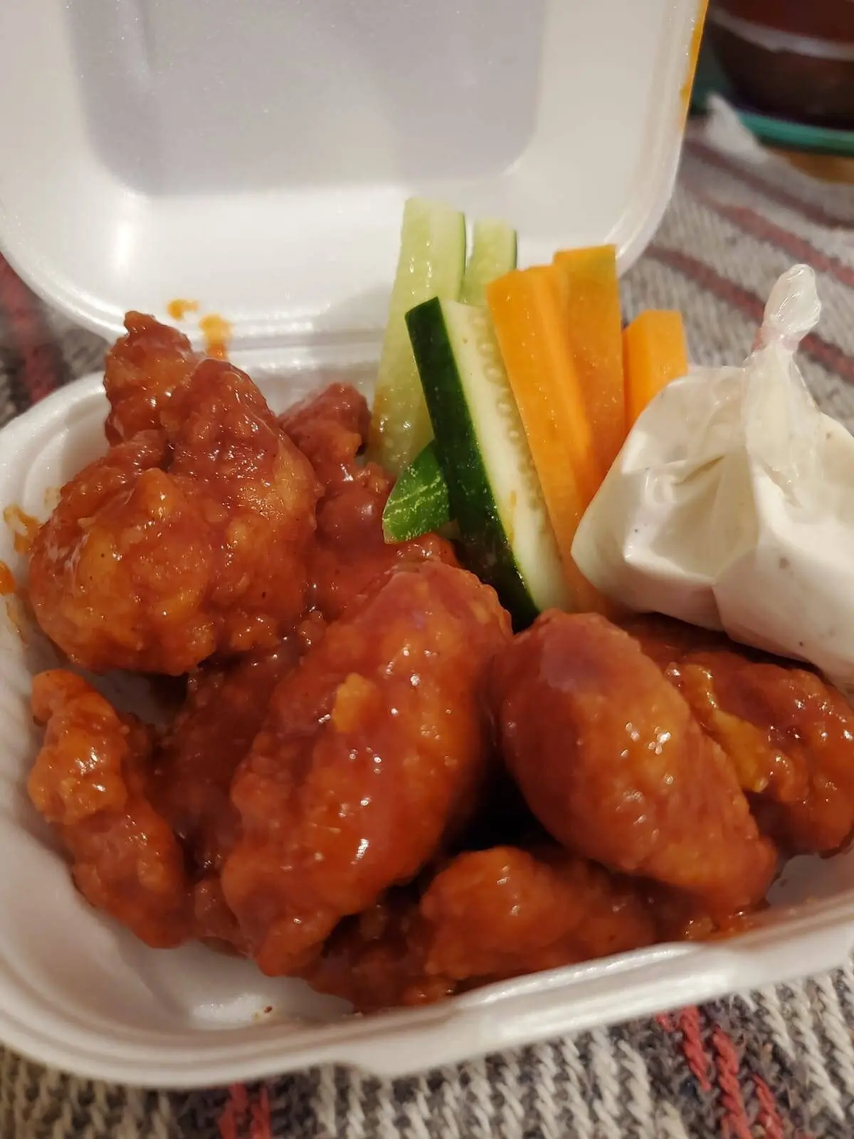 Boneless de Pollo en salsa BBQ Hot.
